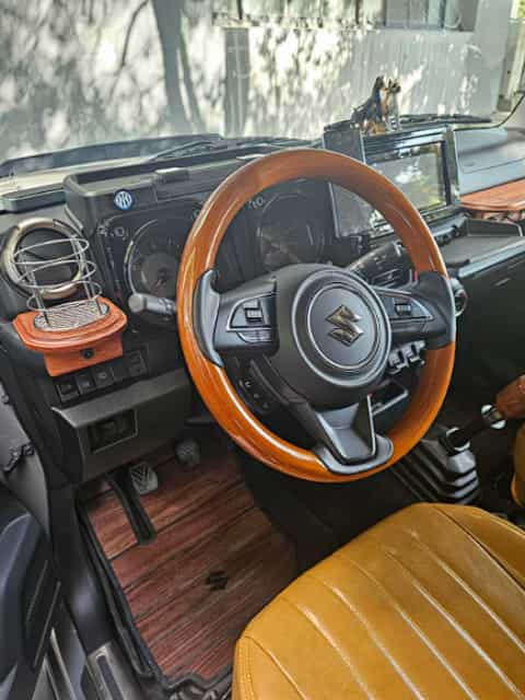 Xevaban.com ở 214 Giải Ph&oacute;ng l&agrave; đơn vị chuy&ecirc;n cung cấp đồ chơi suzuki jimny, phụ kiện suzuki jimny, nội thất gỗ jimny, cần số gỗ, gương chiếu hậu jimny, phanh tay gỗ, mặt đồng hồ gỗ jimny, tay nắm trần gỗ, Nội thất gỗ tự nhi&ecirc;n Suzuki Jimny, nội thất gỗ tự nhi&ecirc;n, suzuki jimny